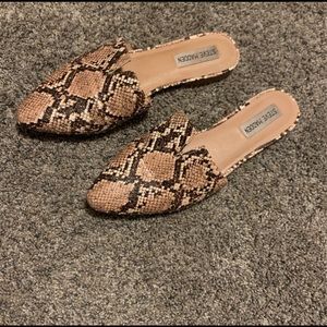 STEVE MADDEN Women Ally Slide Pointy Toe Mule Sandals